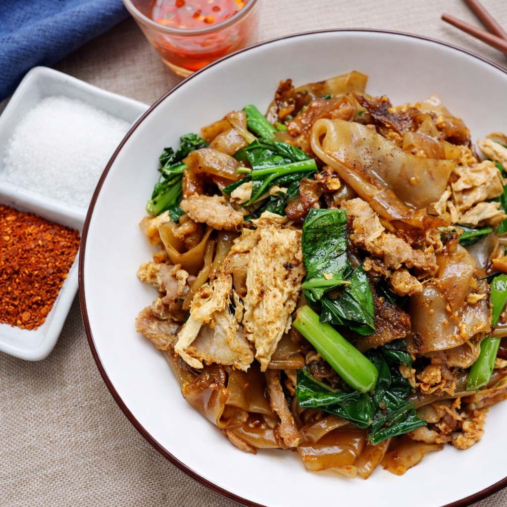 ผัดซีอิ๋วไก่