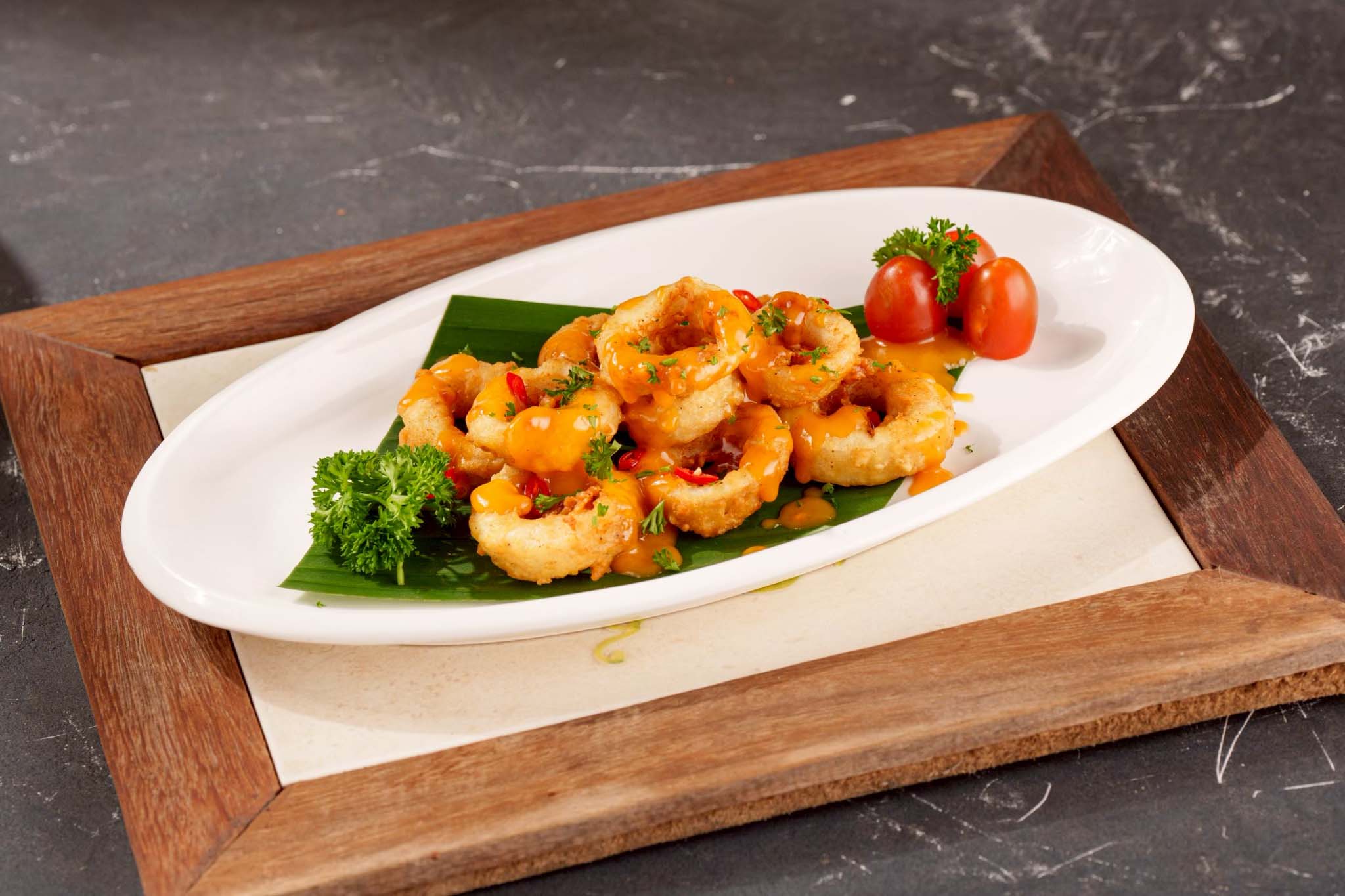 หมึกทอดซอสไข่เค็ม